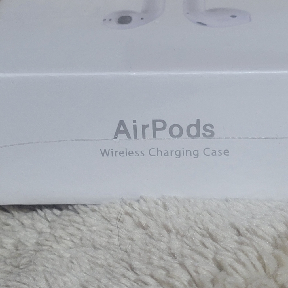Apple AirPods with Wireless Charging Case